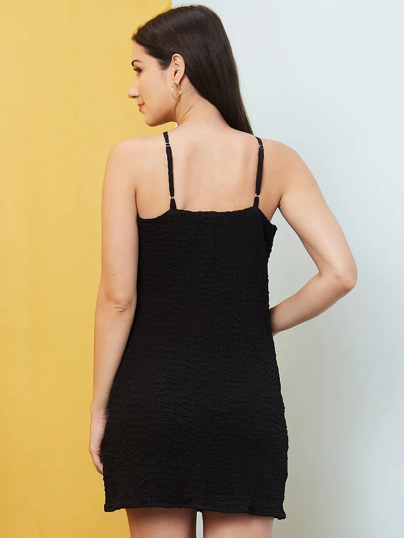 جلو باص فستان نسائي أسود من جلوبس بتصميم ذاتي وياقة هالتر