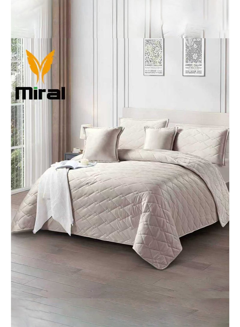 ميرال مفرش شتوي نفر ونص مخمل مضغوط سادة بوجه فرو – طقم 4 قطع (لحاف 160×210 + شرشف مغاط 120×200 + غطاء مخدة 45×70 + مخدة ديكورية 45×45) - Image 1
