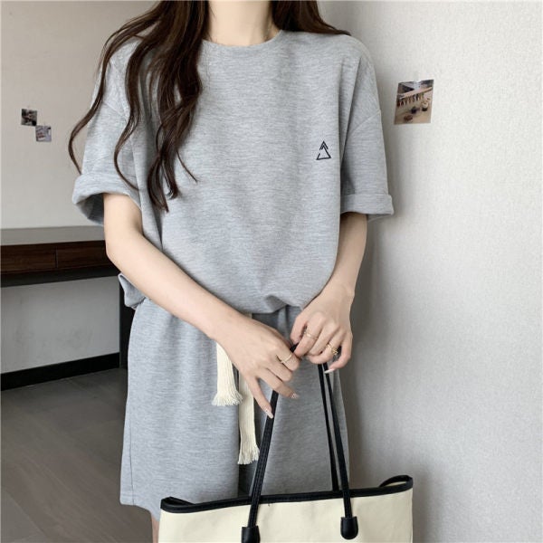 Original quality 2022 summer new leisure sports suit womens loose all-match short sleeve shorts two-piece trendy Light gray  - Image 1