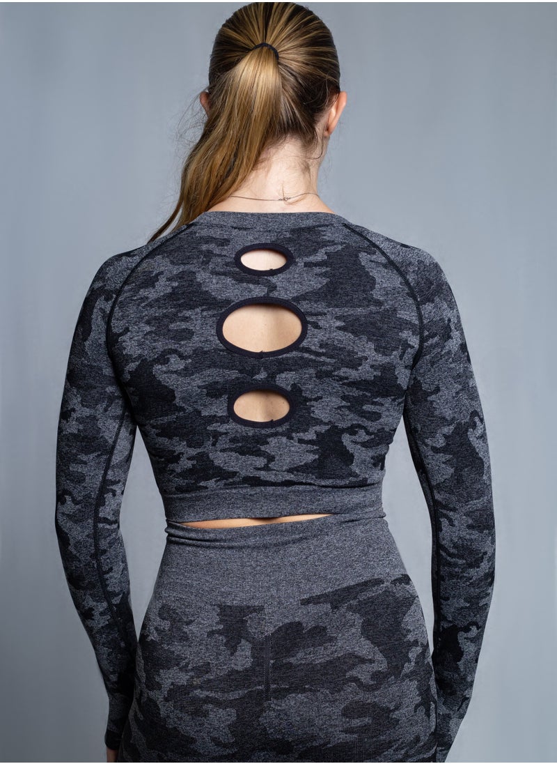 The Team Apparel قميص قصير بدون درزات بأكمام طويلة من ADAPT CAMO  - Image 2