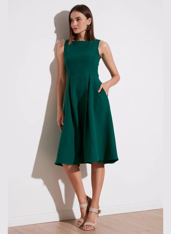 ليلا فستان سهرة ميدي بكسرات وياقة دائرية وجيب من ليلا للنساء