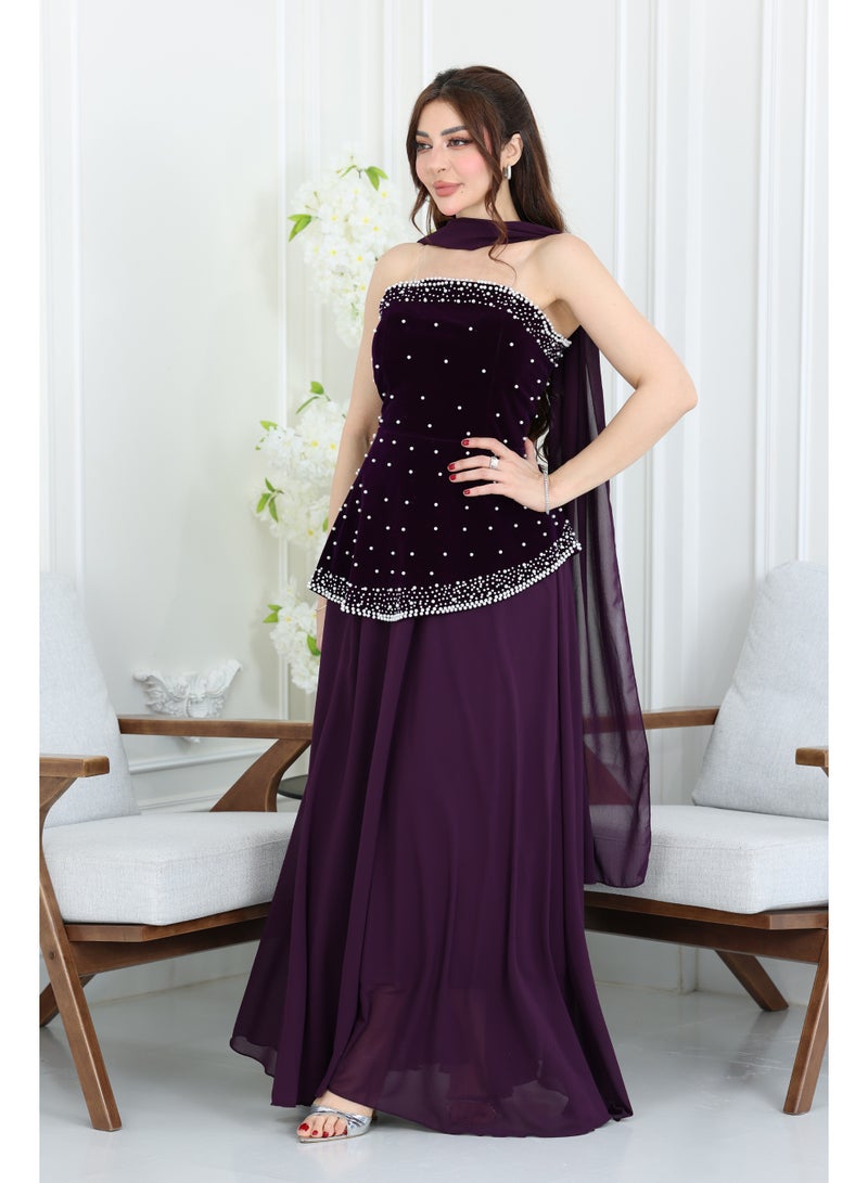 المصمم الحديث فستان سهرة مخمل انيق بتصميم يجمع بين الأناقة الكلاسيكية ولمسة عصرية جذابة - Image 1