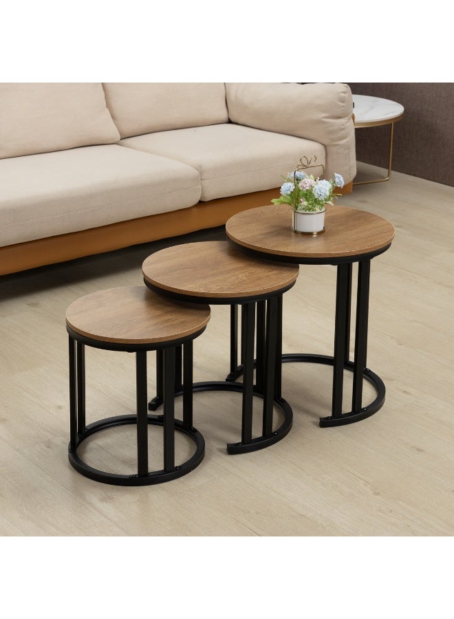 لوازم طقم طاولات 3 قطع - بني فاتح - طاولات قهوة دائرية متداخلة بسطح خشبي - طاولات جانبية موفرة للمساحة - طاولة بتصميم صناعي لغرفة المعيشة أو النوم أو البلكون أو المساحات الصغيرة - Image 1