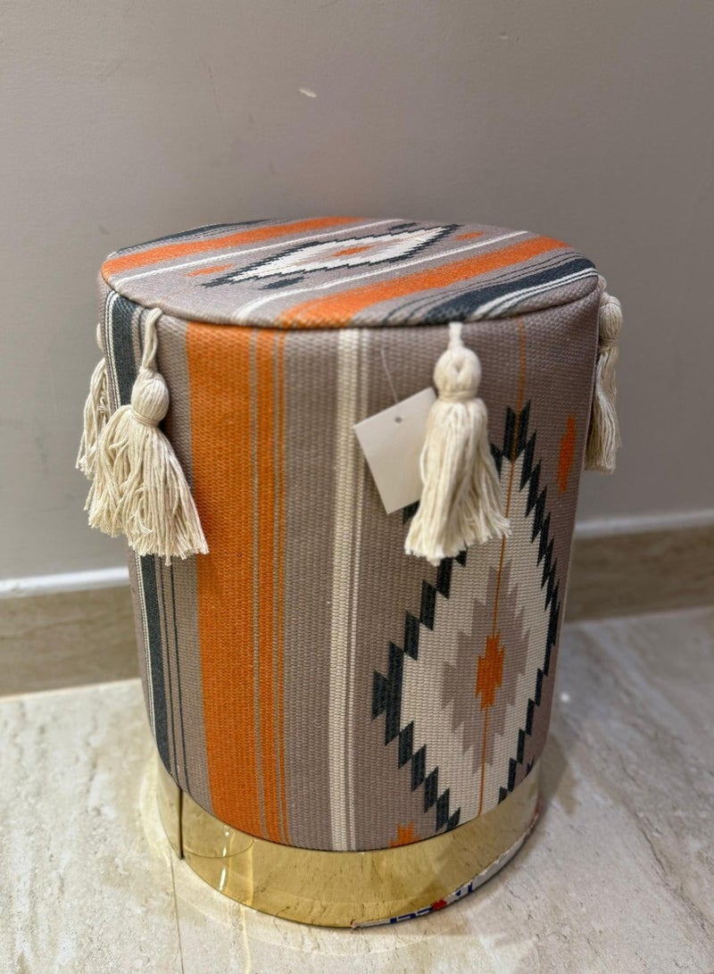 Generic A luxurious round pouf with a boucle fabric, designed with a modern touch and practical style. An elegant addition to your living room. Made from high-quality materials, it reflects the sophistication of your choices. It adds comfort and elegance to any living space. It is ideal for lounging or as an additional seating option.  - Image 1