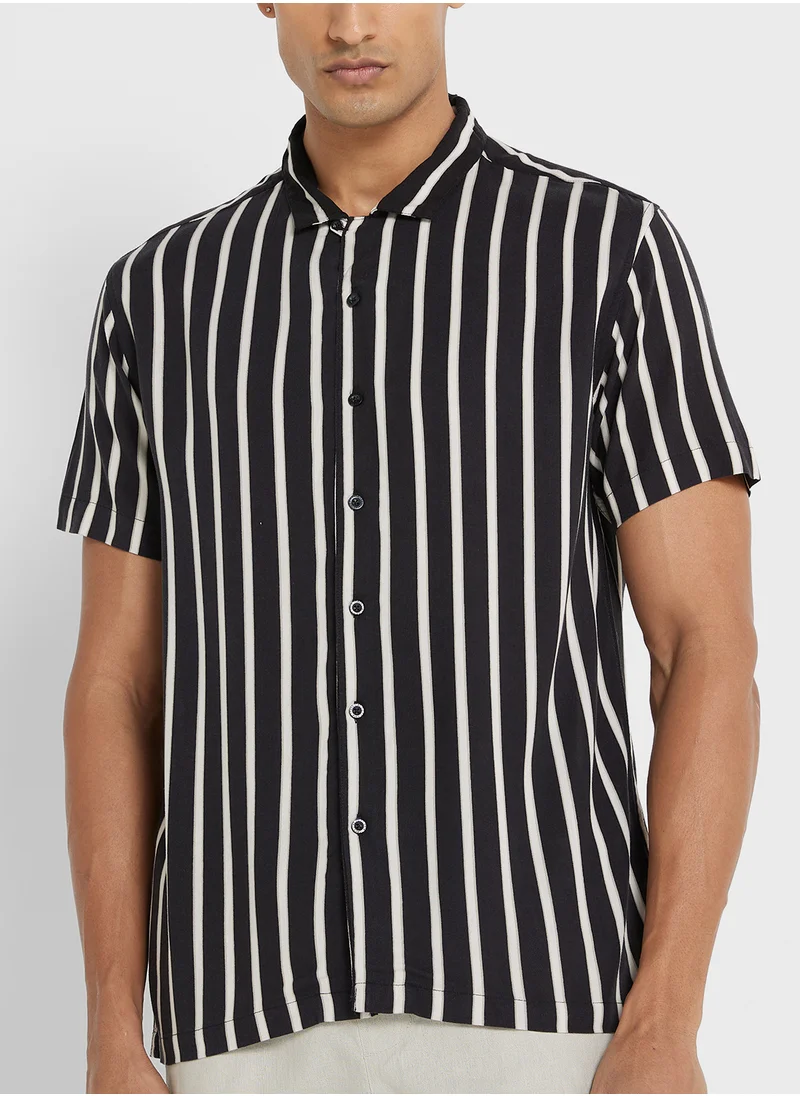BRAVE SOUL Reverse Collar Short Sleeve Shirt