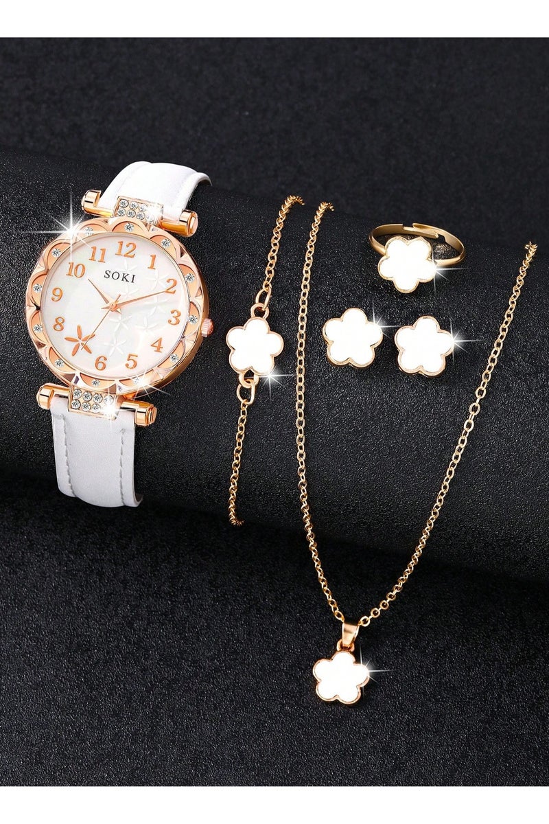 سوكي اكسسوار  بنات مجموعه من 5 قطع تحتوي على ساعه  ، سوار ، سلسال و اقراط وخاتم باللون الذهبي مزينه بزخور باللون الابيض مجموعه مقاومه للصدا مناسبه لتقديمها كهديه لم تحب ، هديه تخرج ، هدايا اعياد ميلاد و لجميع المناسبات الخاصه بدون علبه - Image 1