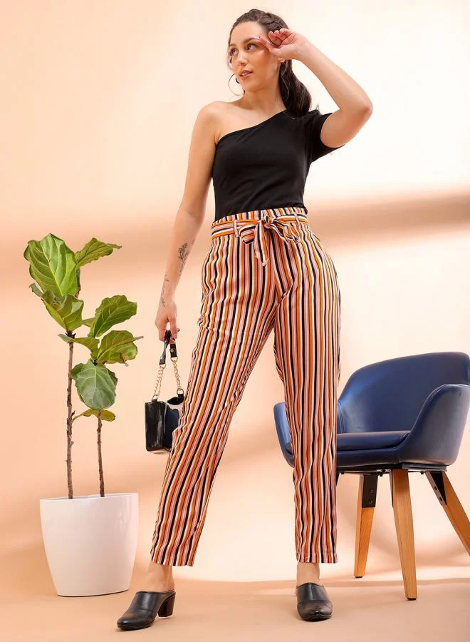 مرفوعة Women Tapered Striped High-Rise Pants