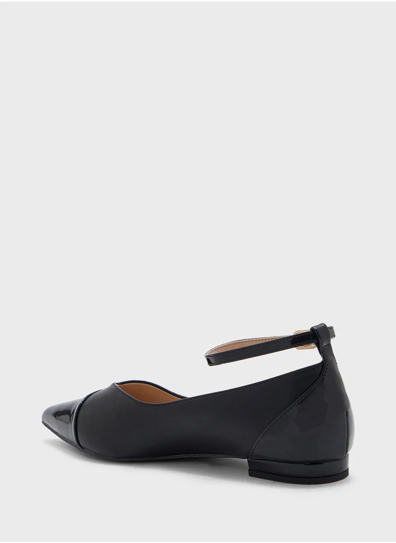 ايلا Pointy Toe Ankle Strap Flat Shoe
