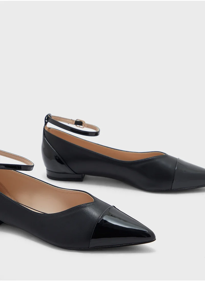 ايلا Pointy Toe Ankle Strap Flat Shoe