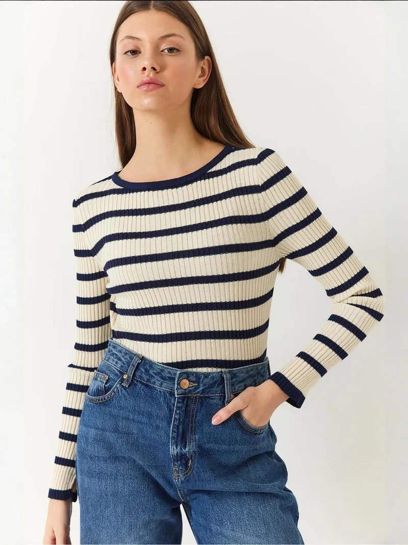 بيانكو لوتشي كنزة بياقة دائرية مخططة ومضلعة من لوتشي