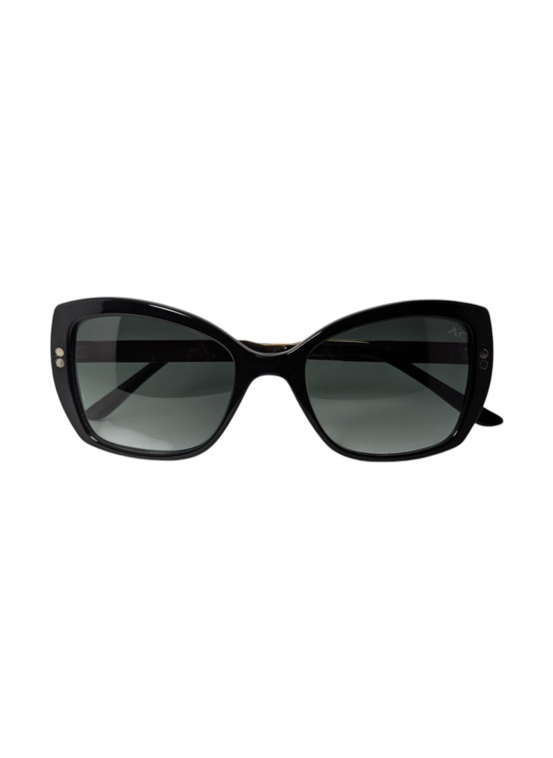 Authentic Armando Cavelli sunglasses, crafted from carefully selected premium acetate for a luxurious look and longevity with extensive use. This model combines modernity and classic style, with a raw black acetate front and golden -plated metal temples to complete your luxury look. Comes with premium polymer lenses offer UV400 protection in a gradient dark green
