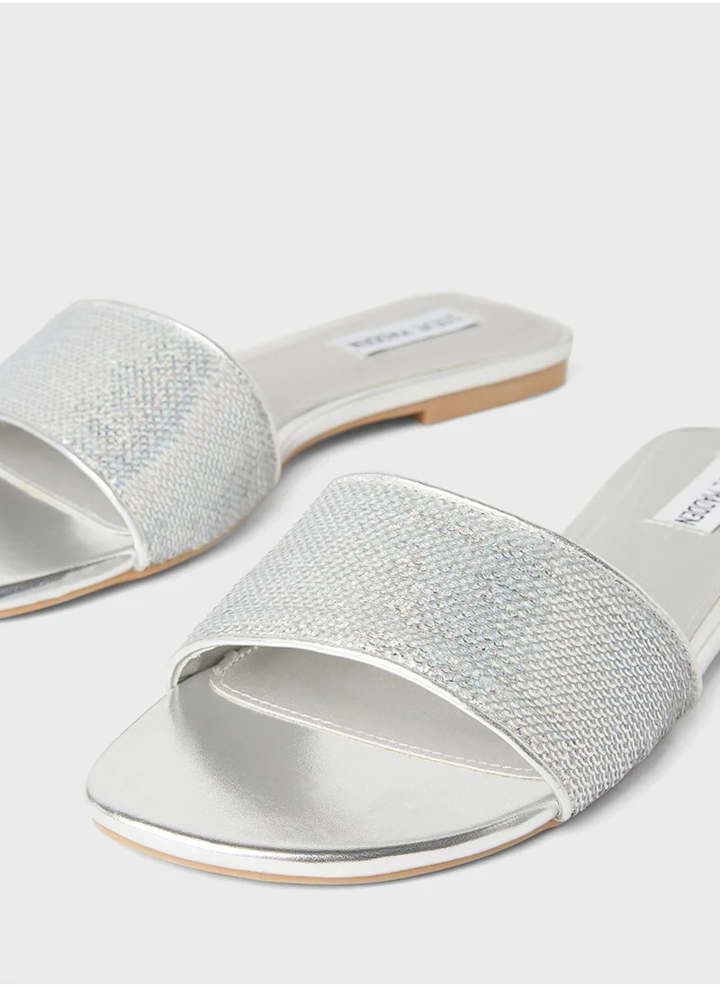ستيف مادن Bevy Embellished Flat Sandals