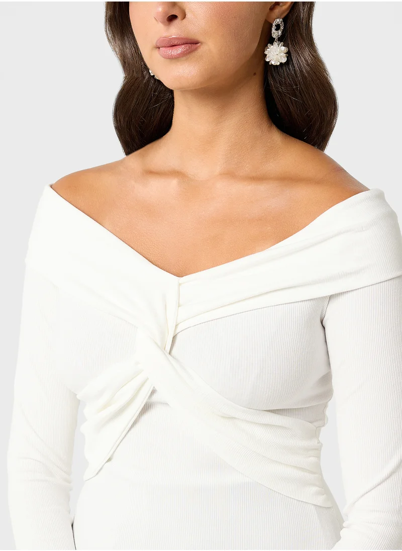 جينجر Draped Off Shoulder Fitted Top