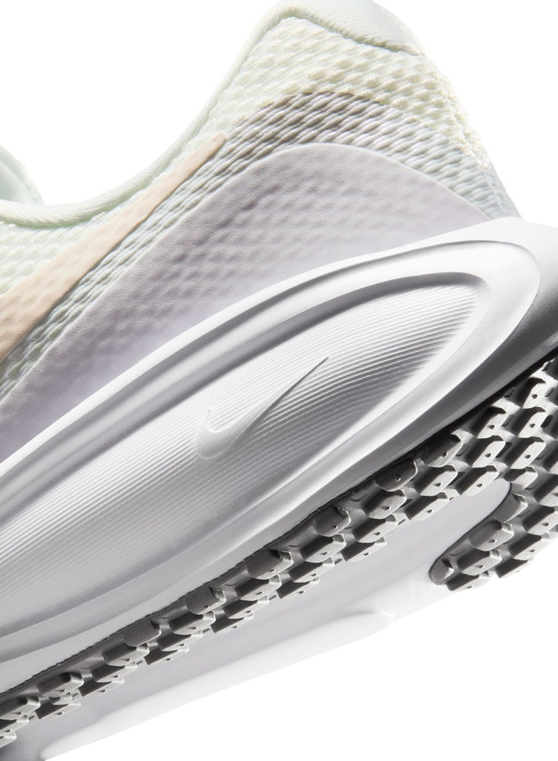 Nike REVOLUTION 8 - Image 4