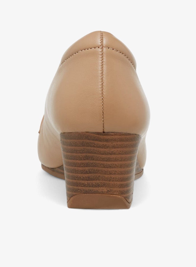 لو كونفورت أحذية سهلة الارتداء بكعب إسفين معدني - Image 5