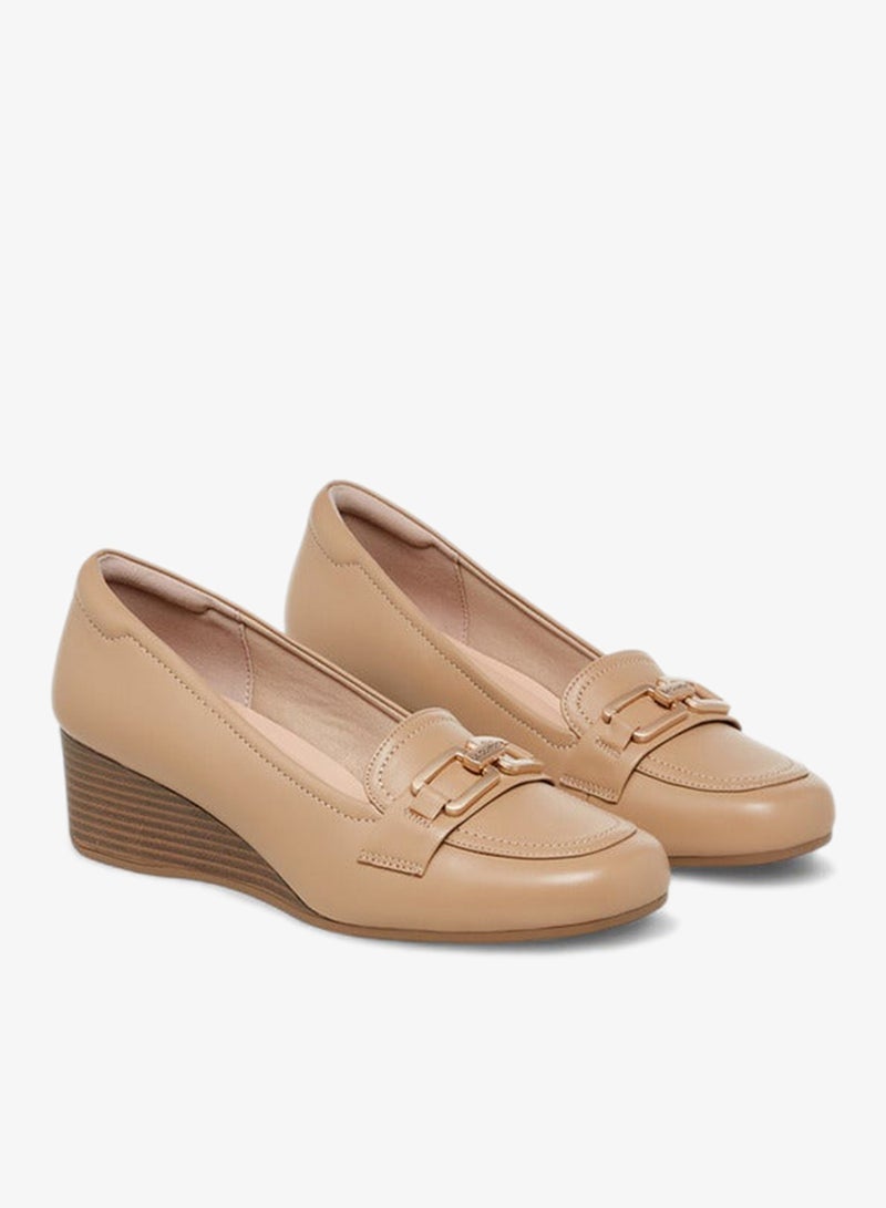 لو كونفورت أحذية سهلة الارتداء بكعب إسفين معدني - Image 3