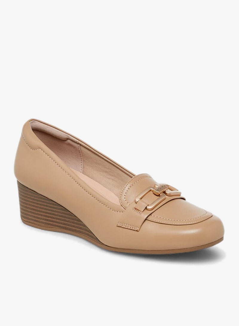 لو كونفورت أحذية سهلة الارتداء بكعب إسفين معدني - Image 2