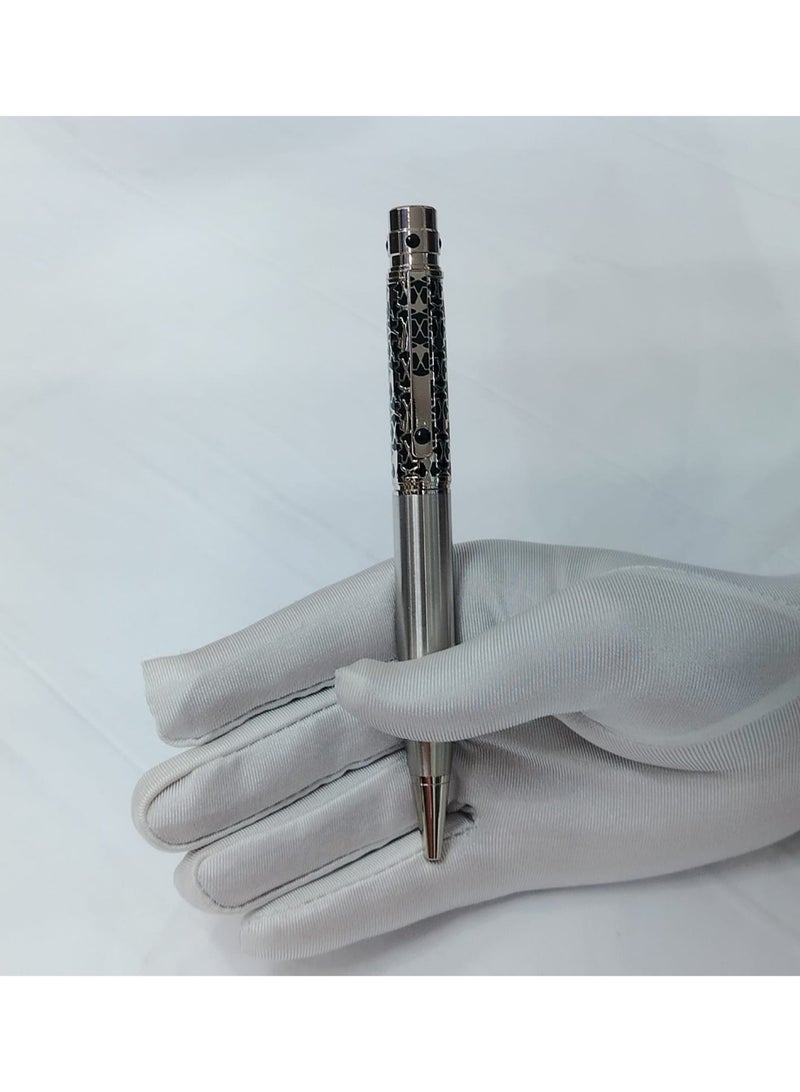 A distinctive and luxurious men's pen with a protective cap.