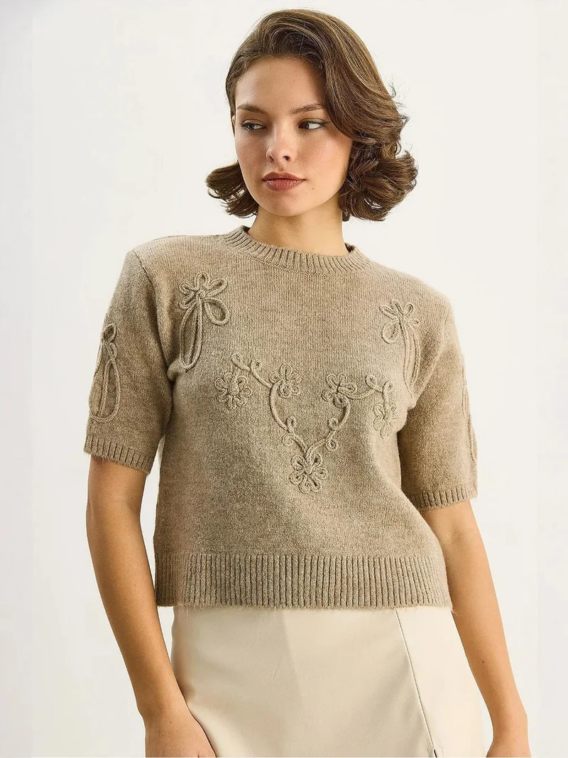 بيانكو لوتشي كنزة محبوكة بياقة دائرية مطرزة من لوتشي