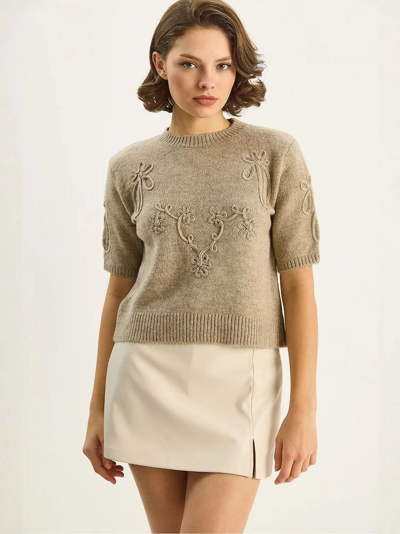 بيانكو لوتشي كنزة محبوكة بياقة دائرية مطرزة من لوتشي