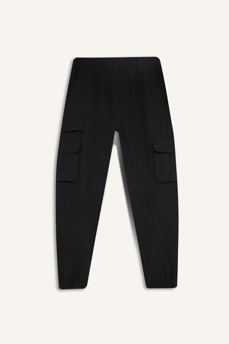 ديفاكتو بنطال رياضي رجالي DeFactoFit بقصّة Slim Fit ومنسوج بنمط كارجو  - Image 4