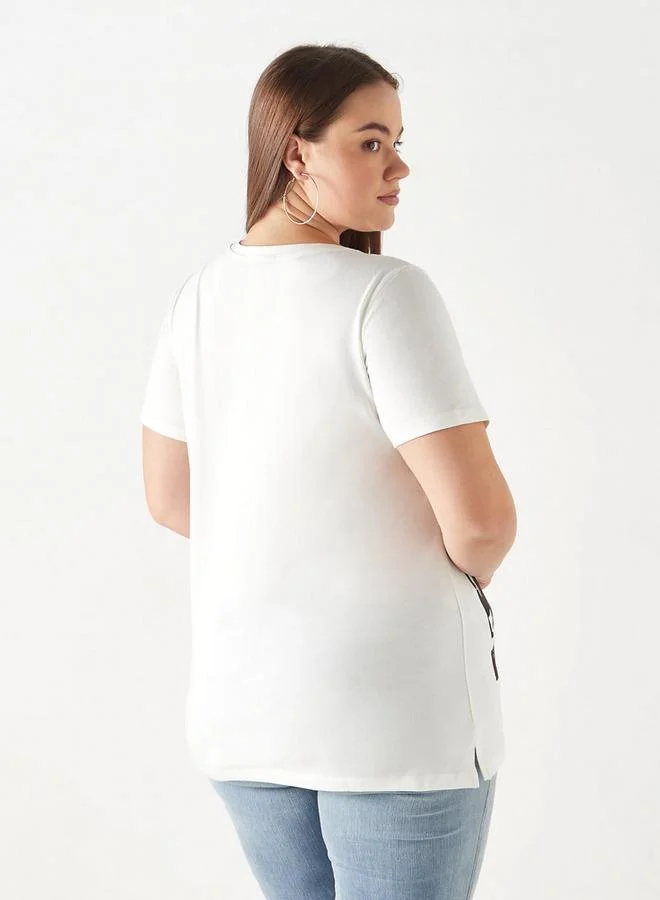 أولا بوبكن تيشيرت مقاس كبير بياقة مستديرة وأكمام قصيرة وطبعات من أولا بوبكن