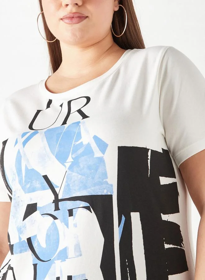 أولا بوبكن تيشيرت مقاس كبير بياقة مستديرة وأكمام قصيرة وطبعات من أولا بوبكن