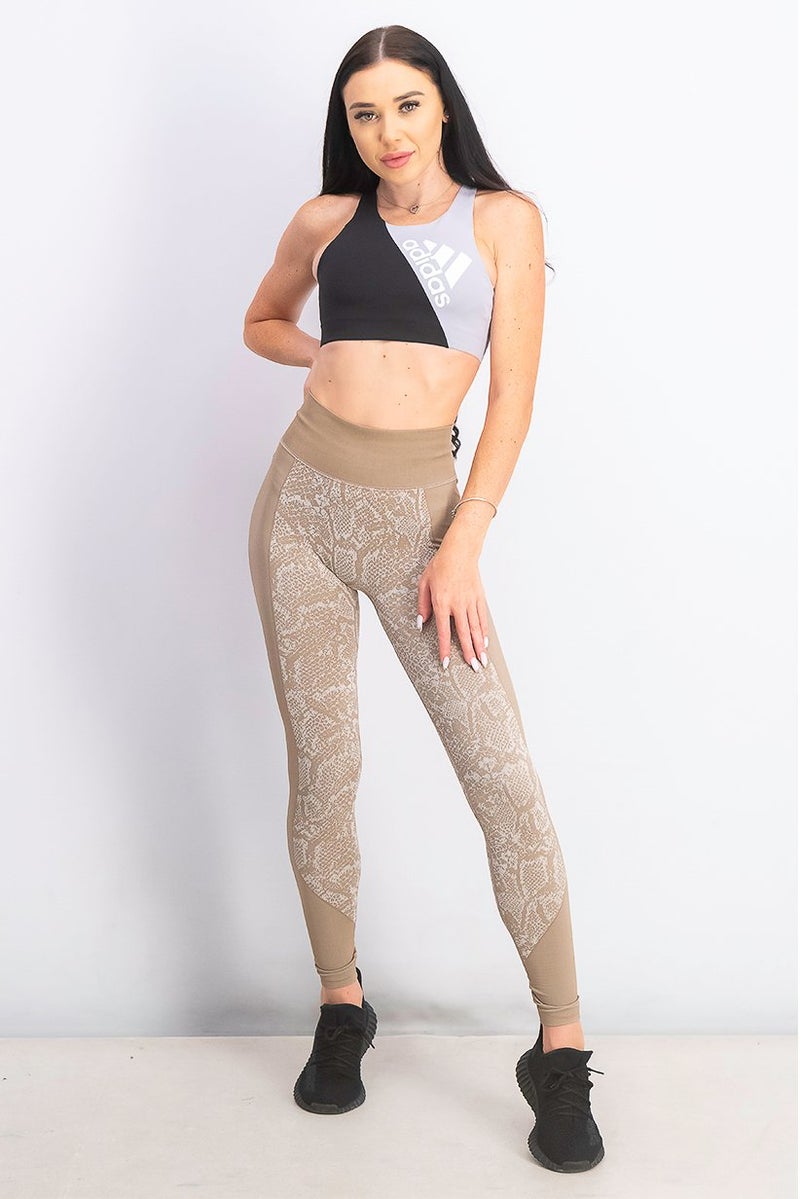 Adidas حمالة صدر رياضية للنساء من ألتيميت ألفا سكين، أسود ورمادي - Image 3