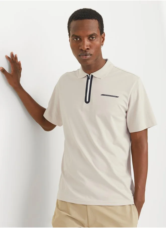 جاك اند جونز Textured Badge Detail Regular Fit Polo T-Shirt