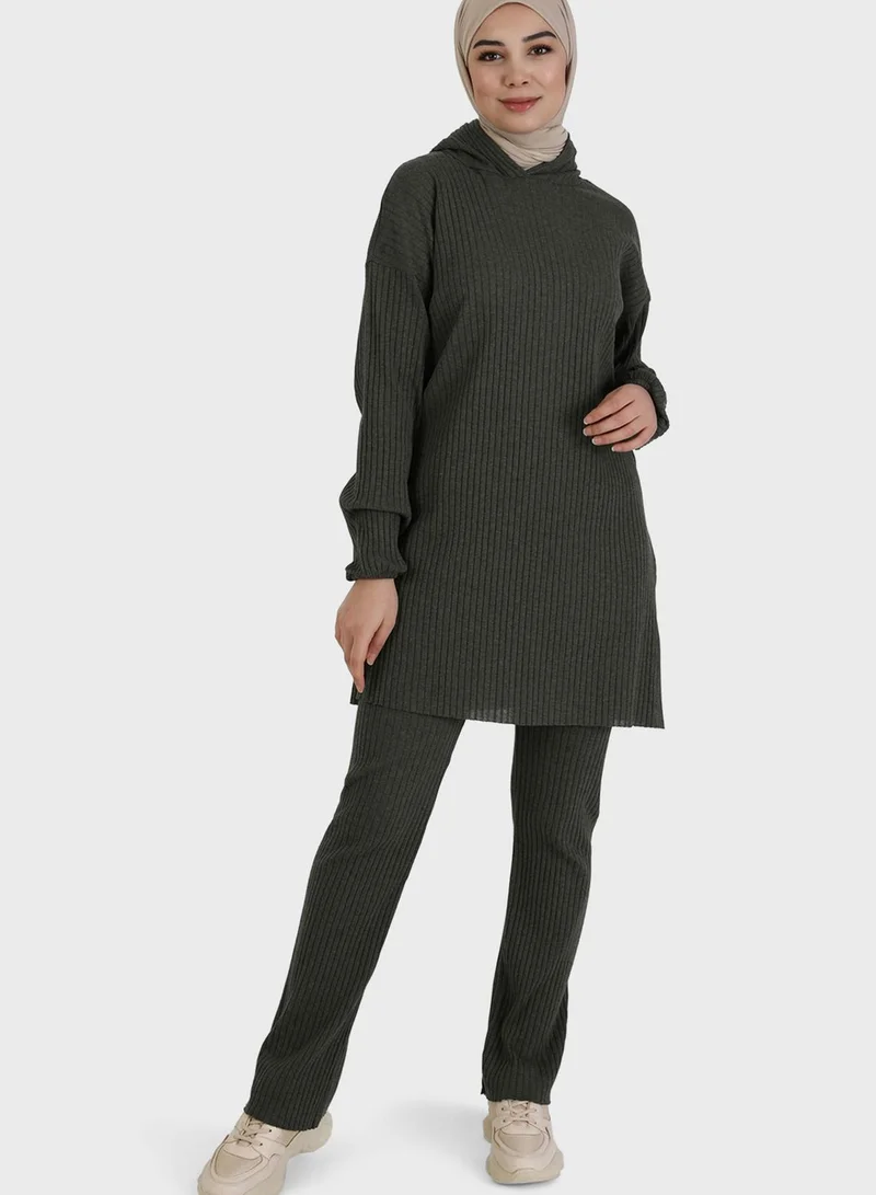 Tavin by Modanisa Hooded Ribbed Top