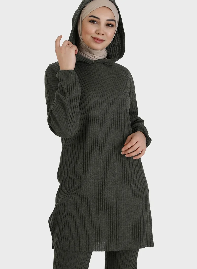 Tavin by Modanisa Hooded Ribbed Top