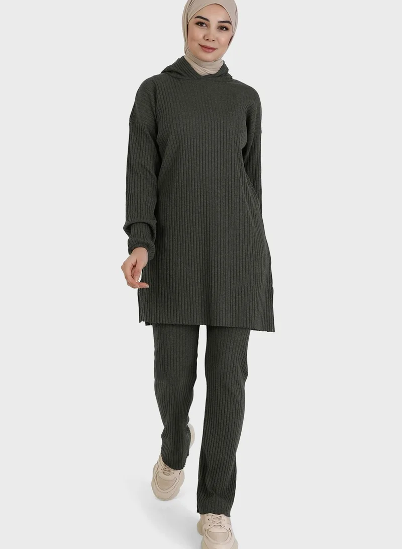 Tavin by Modanisa Hooded Ribbed Top