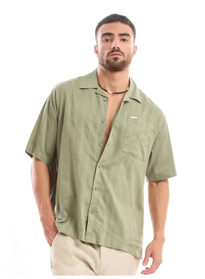 بيونغ قميص رجالي بياقة كوبية نصف كم لون زيتوني فاتح