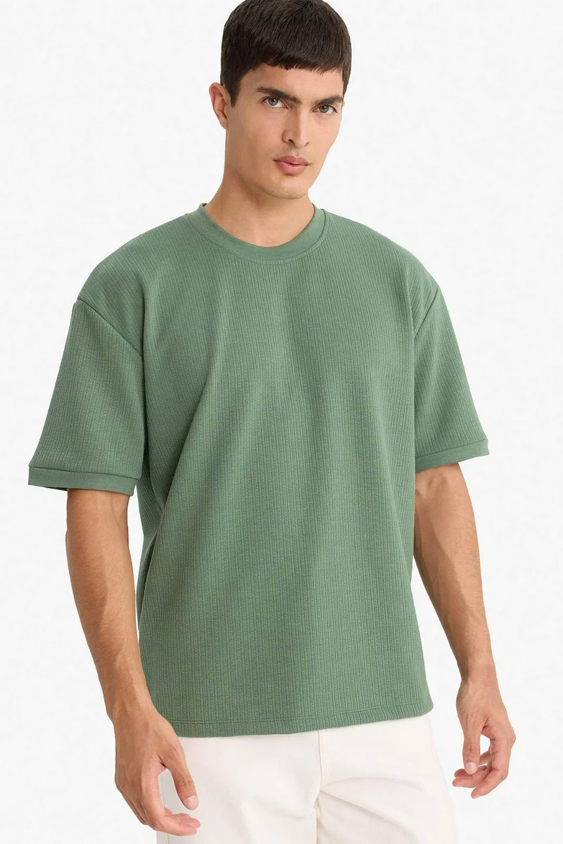 ديفاكتو Oversize Fit Crew Neck Short Sleeve T-Shirt