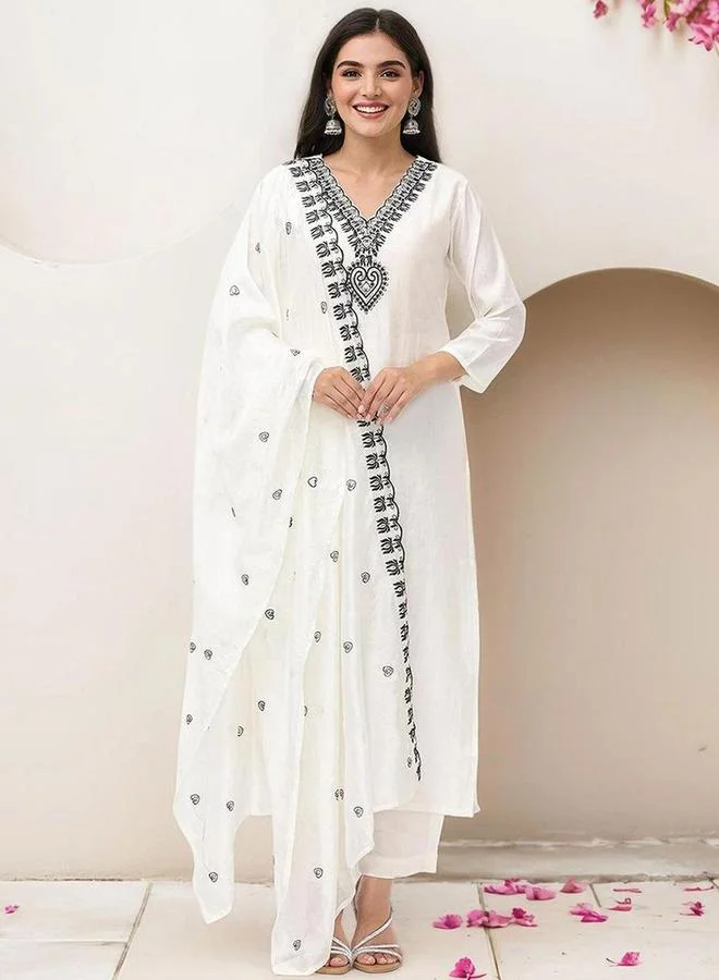 آي شين طقم كورتا وبنطلون بتصميم - مطرز مع شال من ستايلي