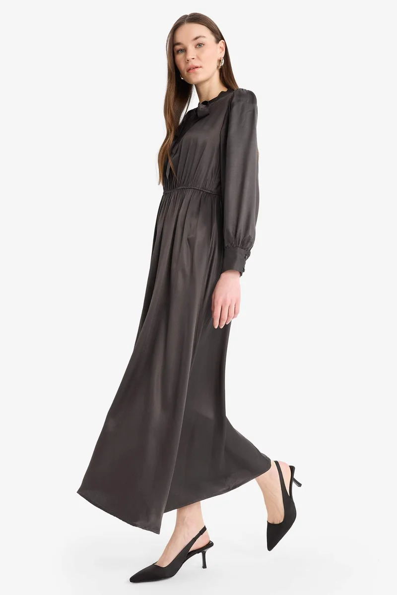 ديفاكتو Regular Fit Bow Collar Satin Midi Dress