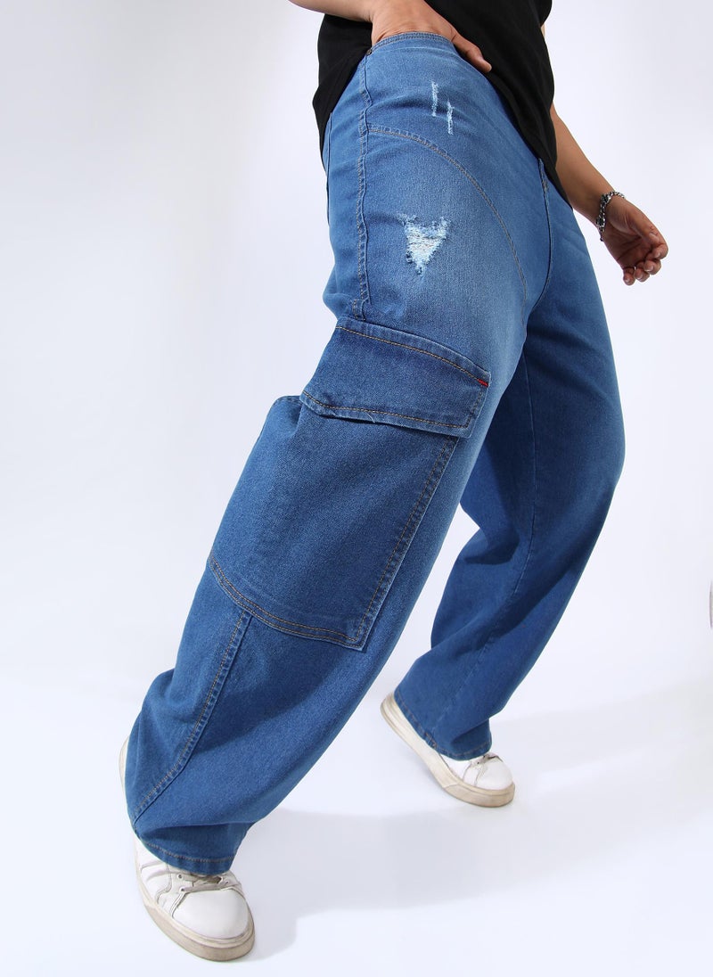 انستافاب بلس بنطال جينز رجالي باللون الأزرق الفاتح غير متماثل من قماش الدنيم - Image 1