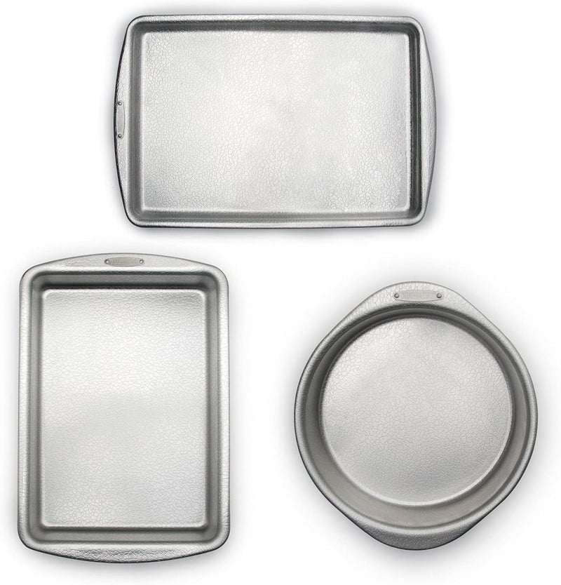 Doughmakers 40056 مجموعة أواني الخبز التجارية عالية الجودة، مجموعة من 3 صواني خبز، 10 × 15 صينية، 9 × 13 صينية، 9 بوصة دائرية، فضي، كبير - Image 1