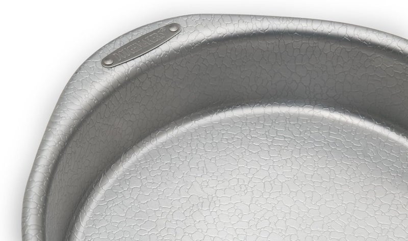 Doughmakers 40056 مجموعة أواني الخبز التجارية عالية الجودة، مجموعة من 3 صواني خبز، 10 × 15 صينية، 9 × 13 صينية، 9 بوصة دائرية، فضي، كبير - Image 4