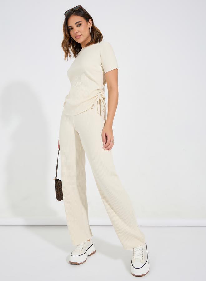 ستايلي جوغر بارجل مستقيمة مع تيشيرت بتفاصيل مزمومة - Image 1