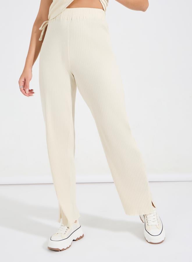 ستايلي جوغر بارجل مستقيمة مع تيشيرت بتفاصيل مزمومة - Image 4