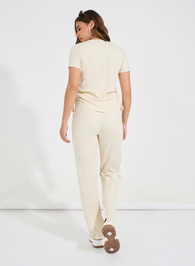 ستايلي جوغر بارجل مستقيمة مع تيشيرت بتفاصيل مزمومة - Image 5