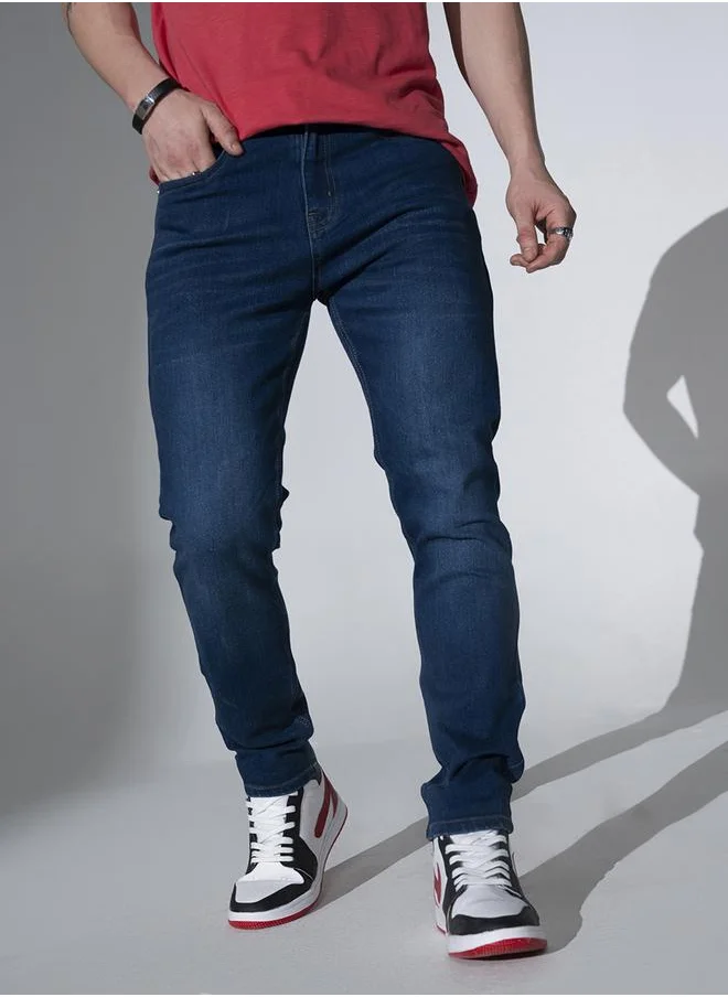 هوبرهولمي Upgrade your wardrobe with this premium Navy Blue Regular Fit Jeans Solid design crafted from 100% Cotton with Button closure.