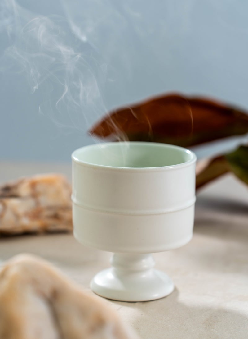 قصر ليليا شمعة معطرة فاخرة – سبرينغ سبراوت – سيراميك أبيض | نعناع وزهور – 160 جم  - Image 1
