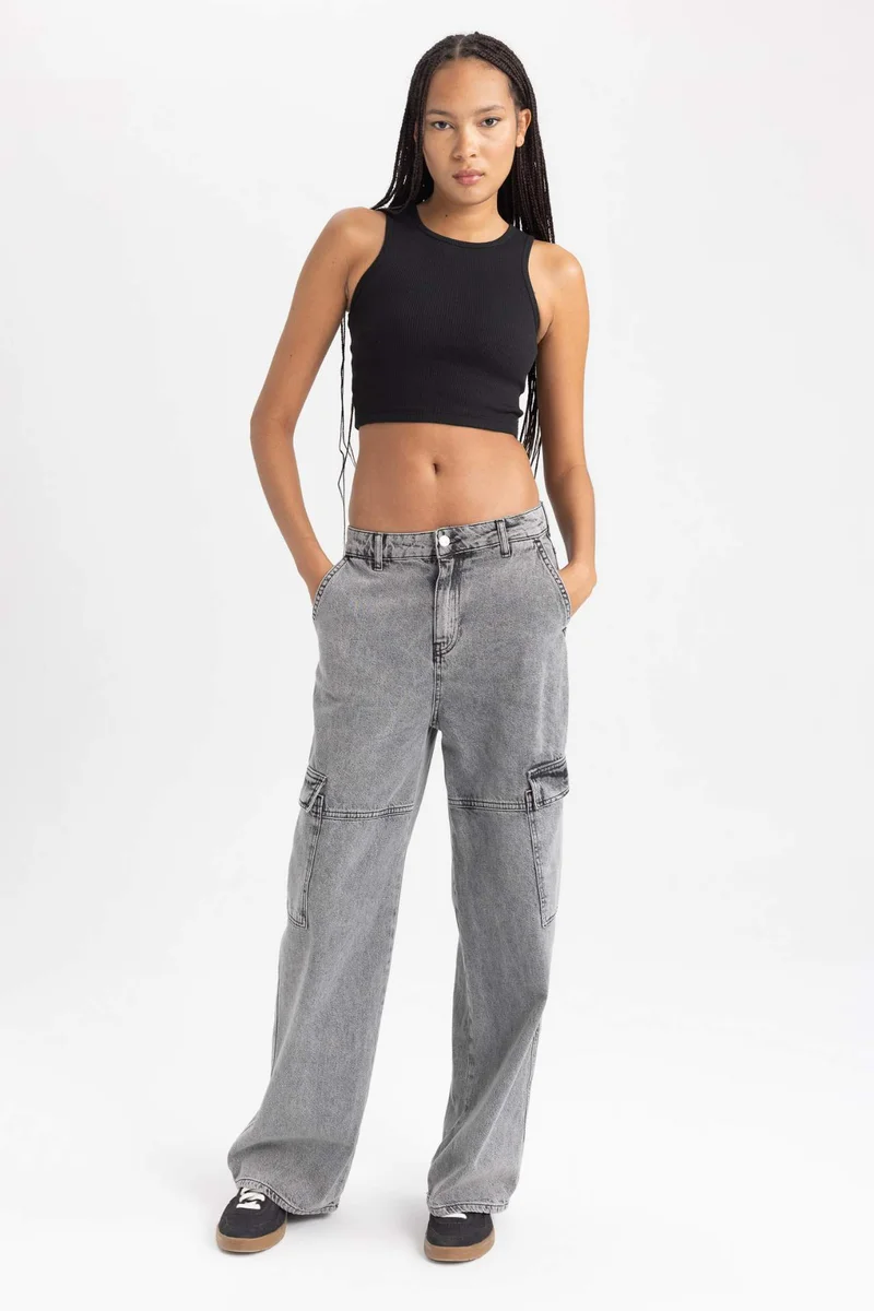 ديفاكتو Fitted Halter Neck Tank Top