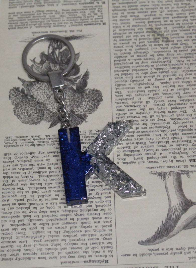 An elegant keychain with the letter K made of luxurious resin embroidered with silver leaf - Image 1