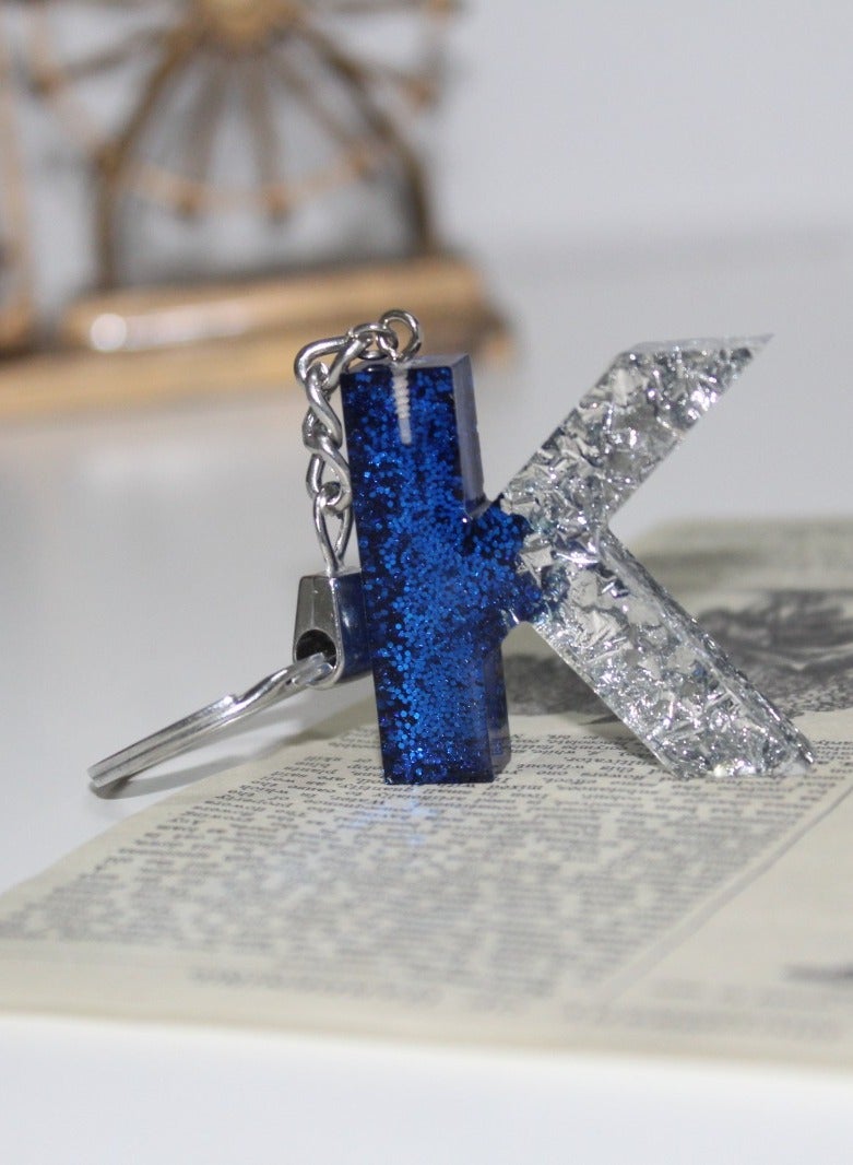 An elegant keychain with the letter K made of luxurious resin embroidered with silver leaf - Image 3