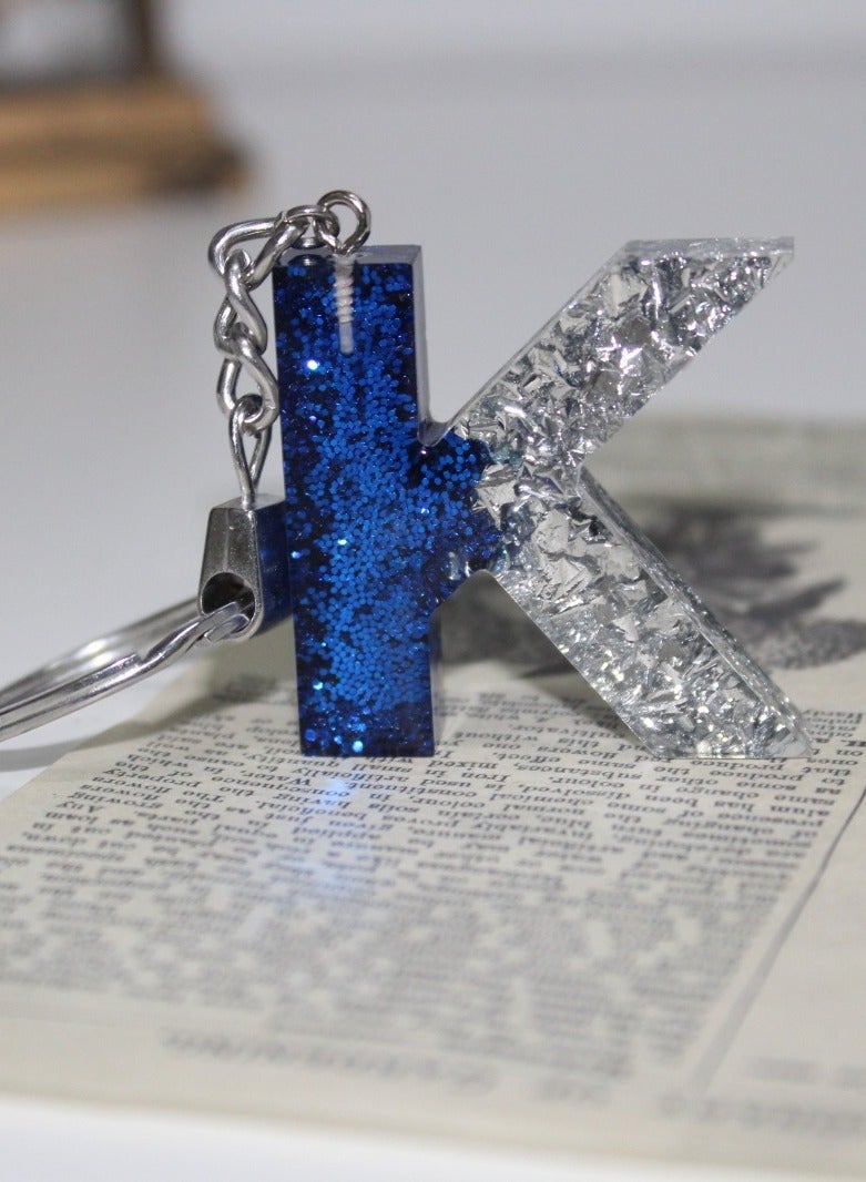An elegant keychain with the letter K made of luxurious resin embroidered with silver leaf - Image 2