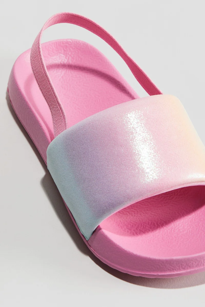 اتش اند ام حذاء للمسبح