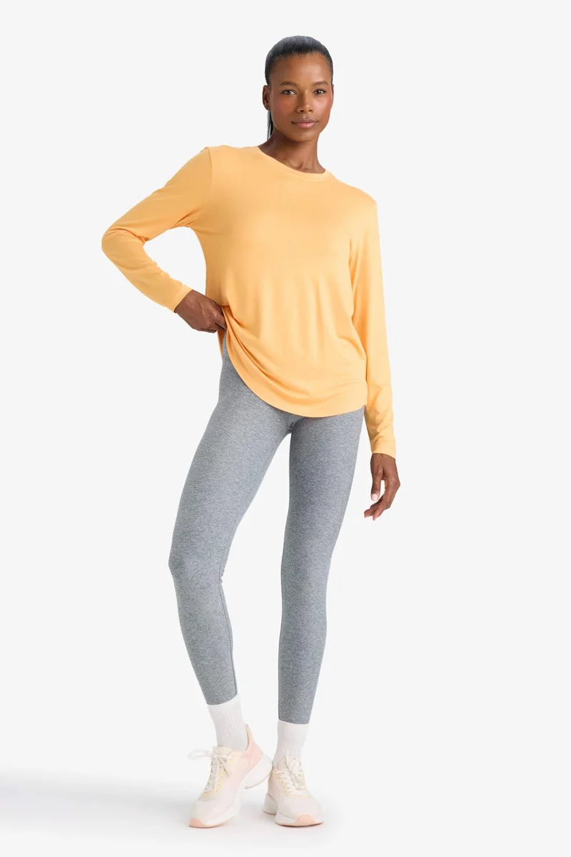 ديفاكتو Standard Fit Crew Neck Long Sleeve T-Shirt